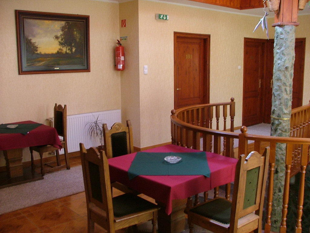 Erdogyoengye Etterem Es Panzio Zalaegerszeg Exterior photo