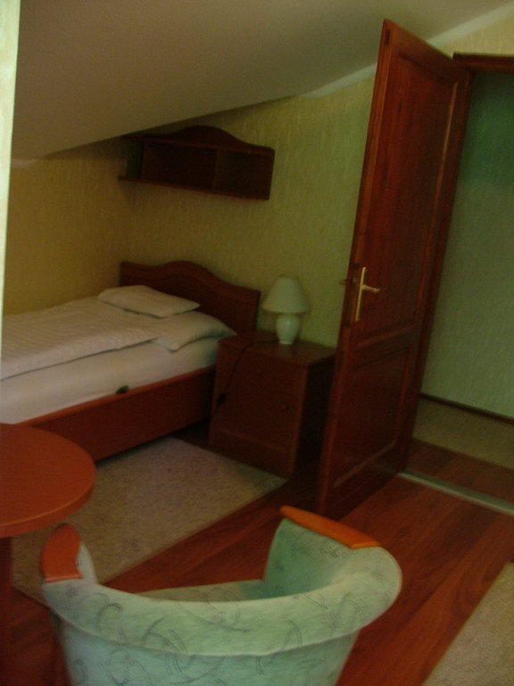 Erdogyoengye Etterem Es Panzio Zalaegerszeg Room photo
