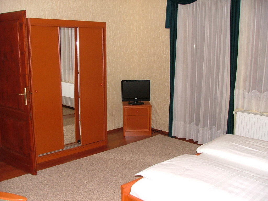 Erdogyoengye Etterem Es Panzio Zalaegerszeg Room photo