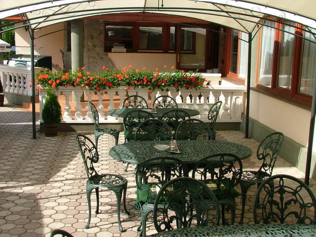 Erdogyoengye Etterem Es Panzio Zalaegerszeg Exterior photo